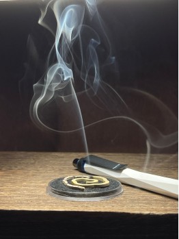 沉香5片+ 瑞士製造【心經、六字大明咒專用石頭筆】1支  (訂購) 