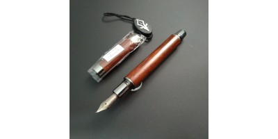 27. 大鵬灣鐵刀木+書法鈦尖 (現貨)