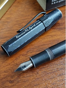 Kaweco AL SPORT Stonewashed Fountain Pen Black 只剩 最後2支。[KTO] 產品均享有 免費送貨，選用香港郵政嘅iPostal Kiosk自取點。順豐加HK＄20 可IG dm下單