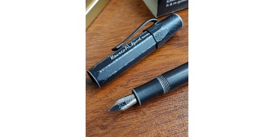 Kaweco AL SPORT Stonewashed Fountain Pen Black 只剩 最後2支。[KTO] 產品均享有 免費送貨，選用香港郵政嘅iPostal Kiosk自取點。順豐加HK＄20 可IG dm下單