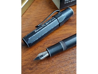 Kaweco AL SPORT Stonewashed Fountain Pen Black 只剩 最後2支。[KTO] 產品均享有 免費送貨，選用香港郵政嘅iPostal Kiosk自取點。順豐加HK＄20 可IG dm下單